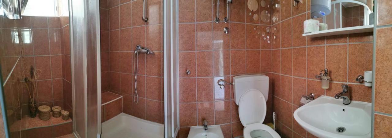Bruno'S Poolside Apartments - Near Beach Трогир Экстерьер фото