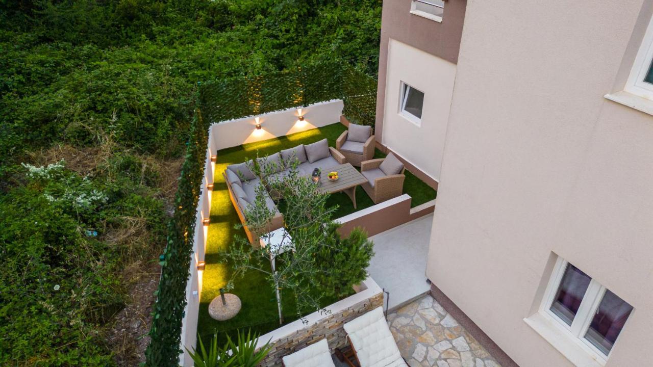 Bruno'S Poolside Apartments - Near Beach Трогир Экстерьер фото