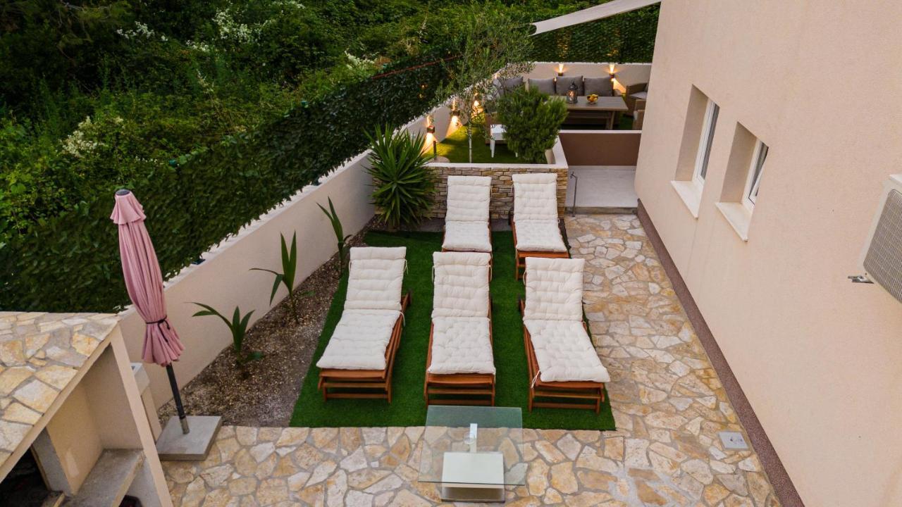 Bruno'S Poolside Apartments - Near Beach Трогир Экстерьер фото