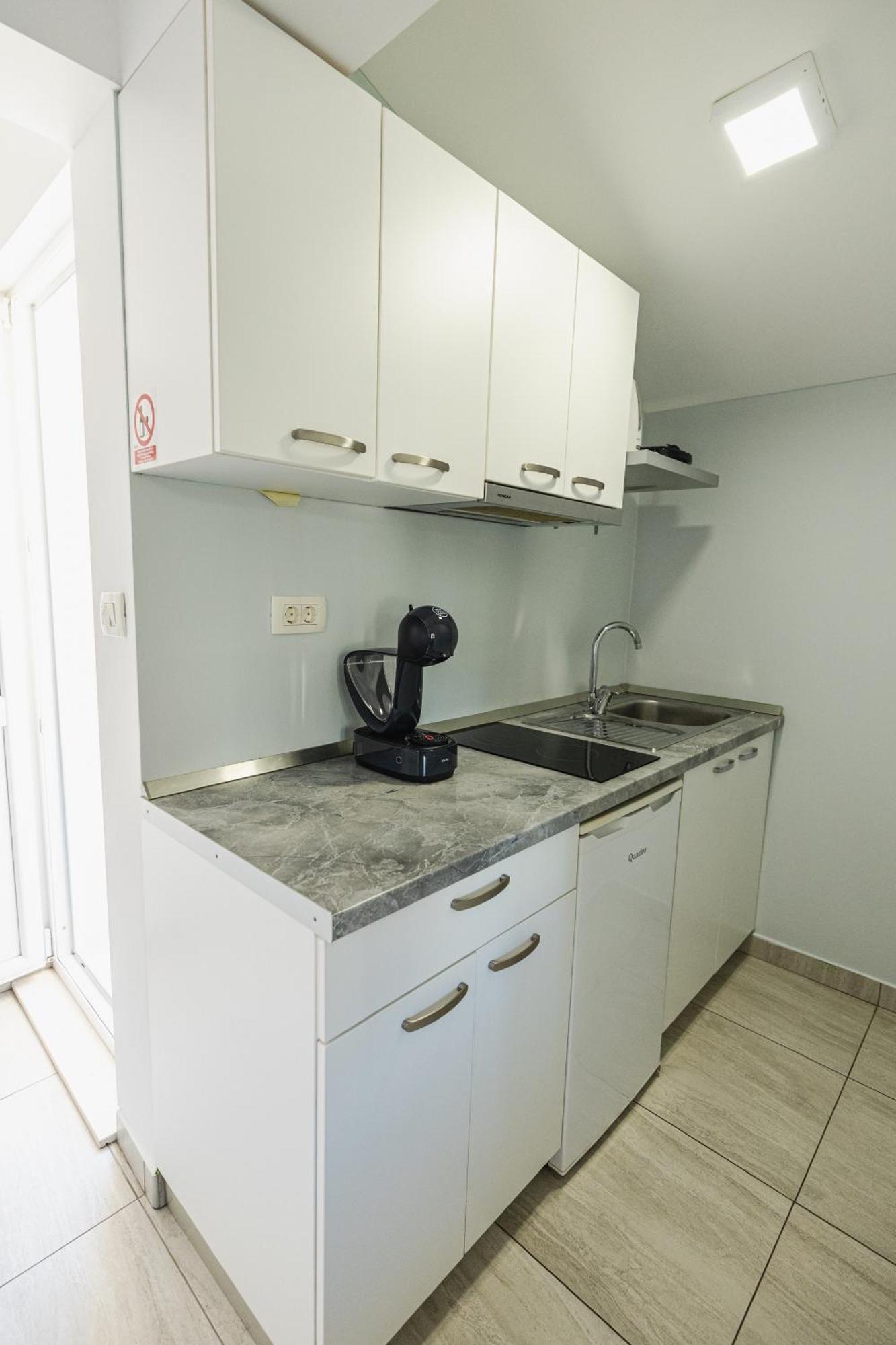 Bruno'S Poolside Apartments - Near Beach Трогир Экстерьер фото