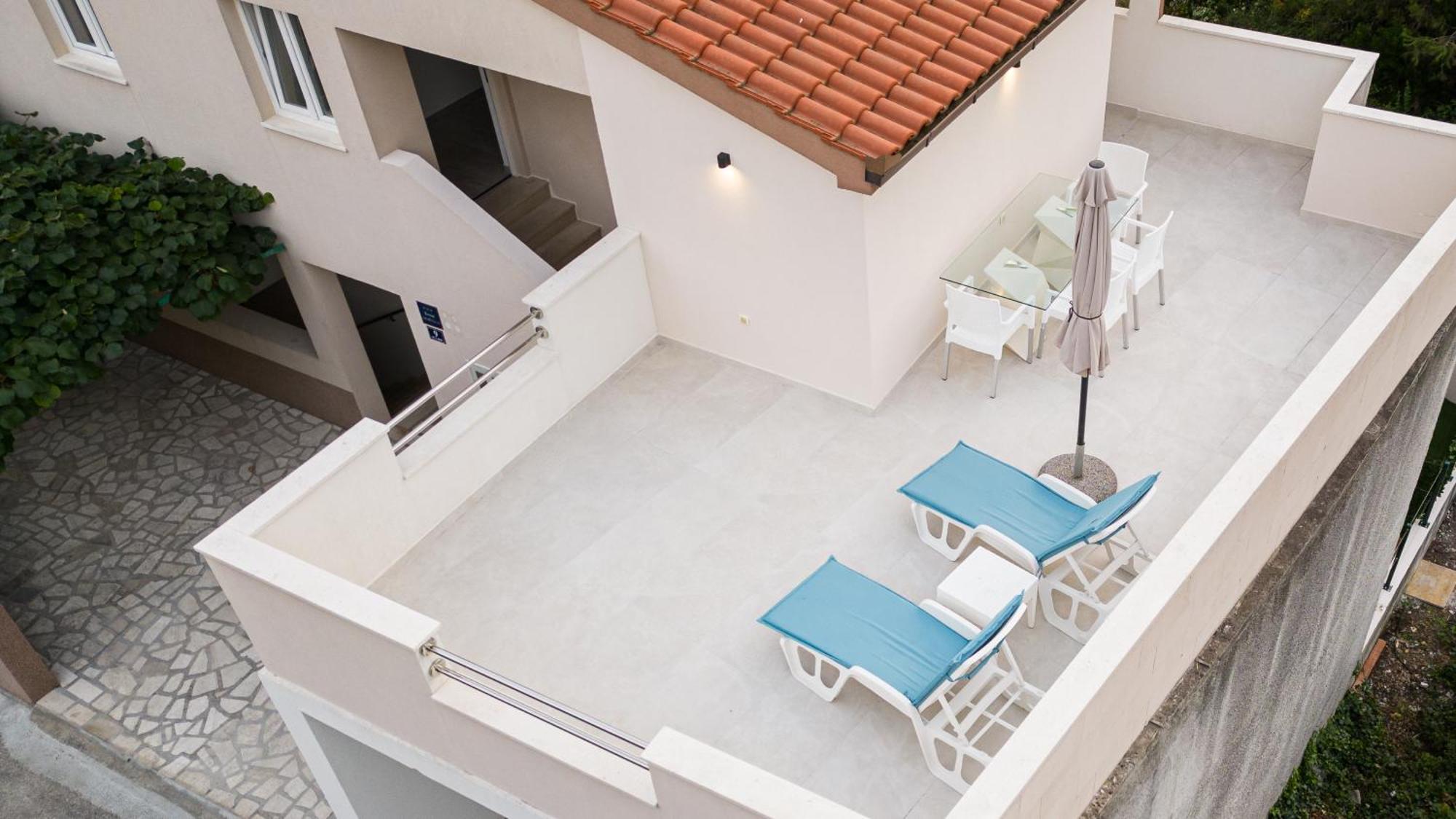 Bruno'S Poolside Apartments - Near Beach Трогир Экстерьер фото