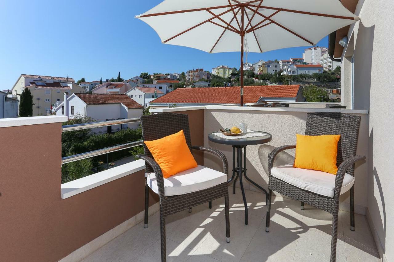 Bruno'S Poolside Apartments - Near Beach Трогир Экстерьер фото