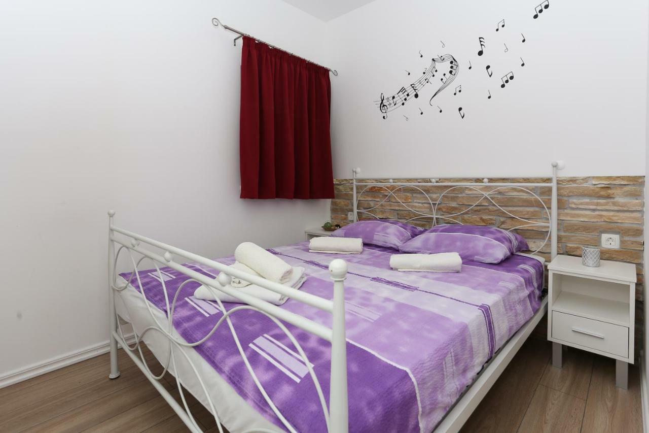 Bruno'S Poolside Apartments - Near Beach Трогир Экстерьер фото