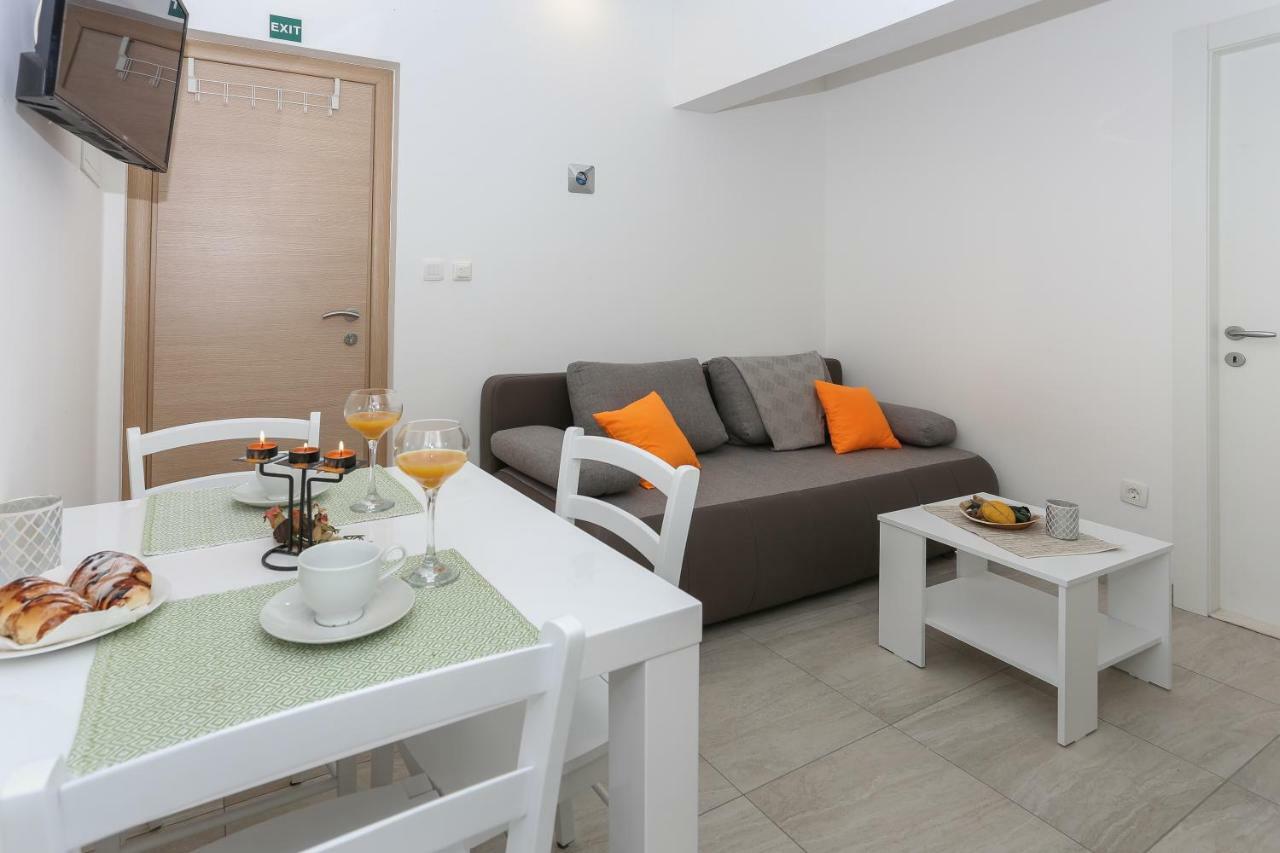 Bruno'S Poolside Apartments - Near Beach Трогир Экстерьер фото